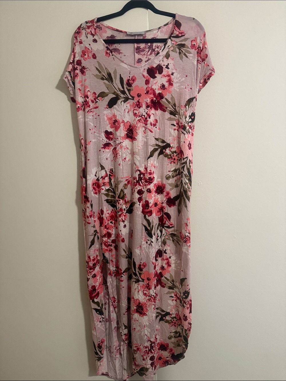 Elegant Floral Maxi Dress in Pink with pockets